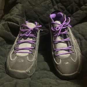 Purple & black men's nike